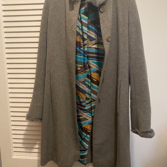 Via Spiga Wool Coat With Rabbit Collar and Fur Trim - size 8 - Picture 2 of 5